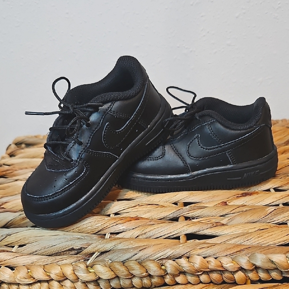 Nike Air Force 1 Kids Black Sneakers Tennis Shoes Sz. 7c